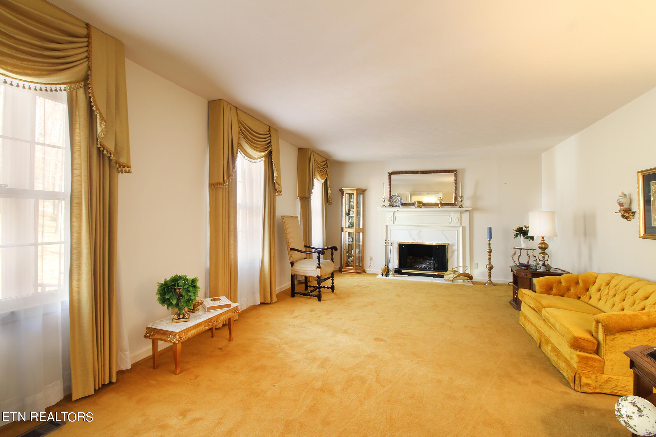 240 Island Ford Road Rocky Top, TN 37769 - Photo 25 of 60 Living Room