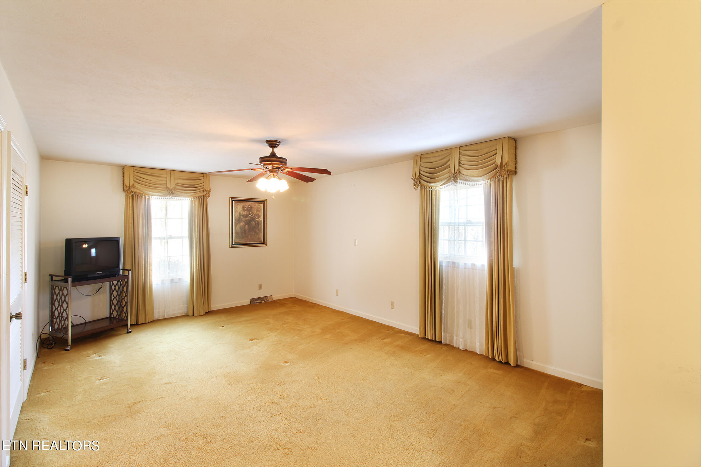 240 Island Ford Road Rocky Top, TN 37769 - Photo 28 of 60 Master Bedroom