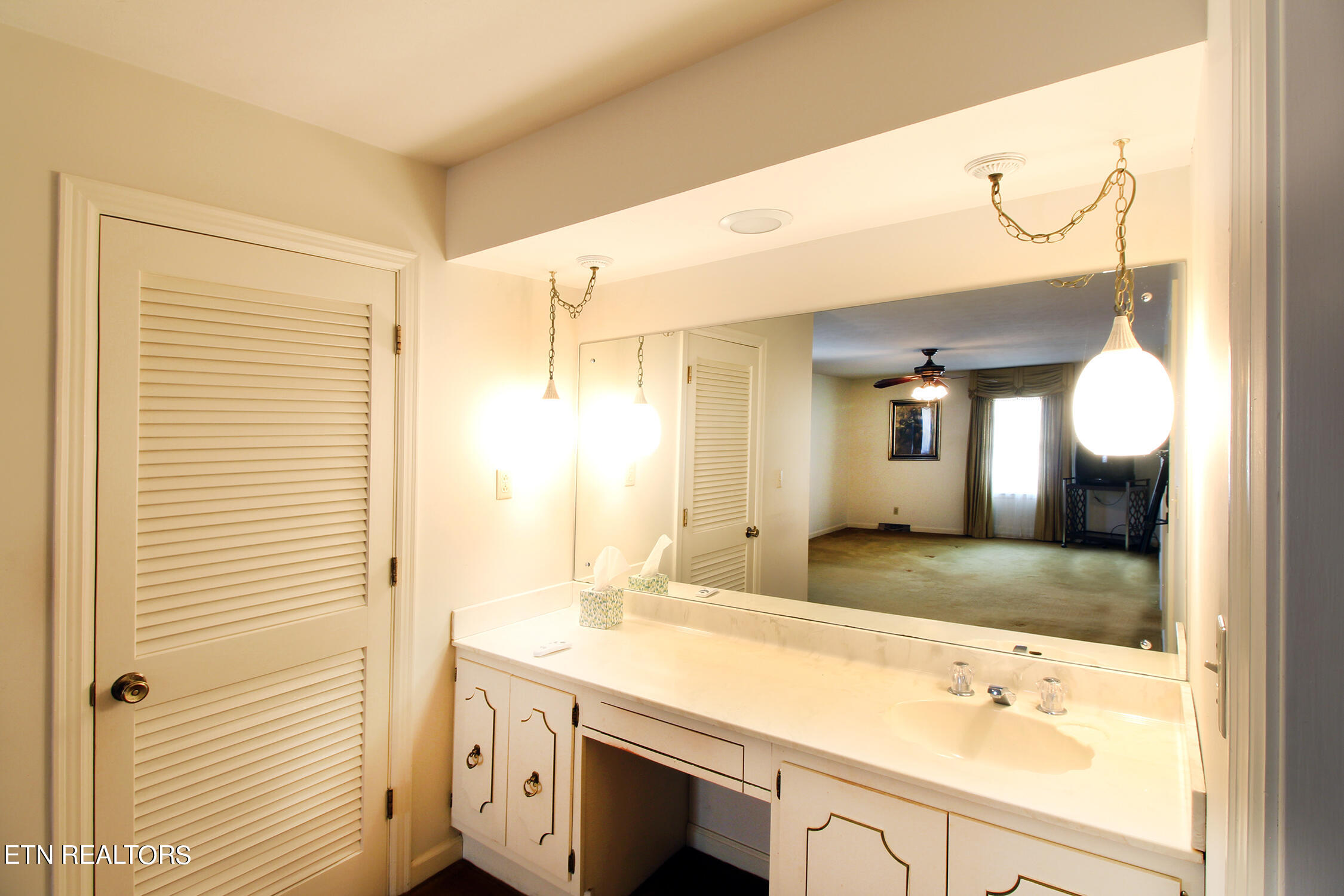 240 Island Ford Road Rocky Top, TN 37769 - Photo 31 of 60 Master Bathroom