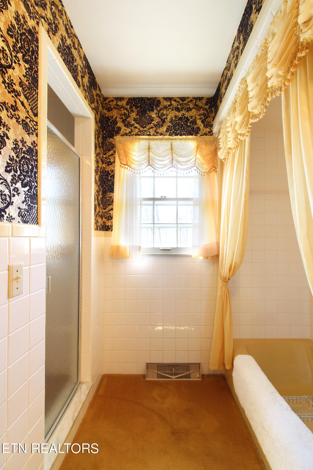 240 Island Ford Road Rocky Top, TN 37769 - Photo 32 of 60 1st Bathroom