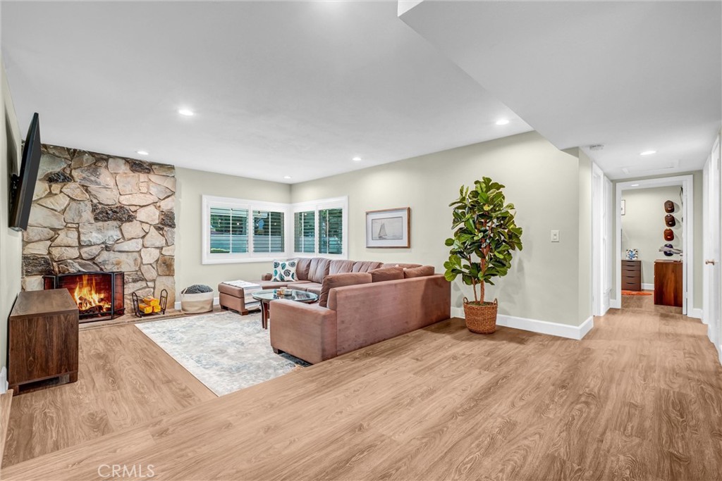 10661 Ritter Street Cypress, CA 90630 - Photo 4 of 32