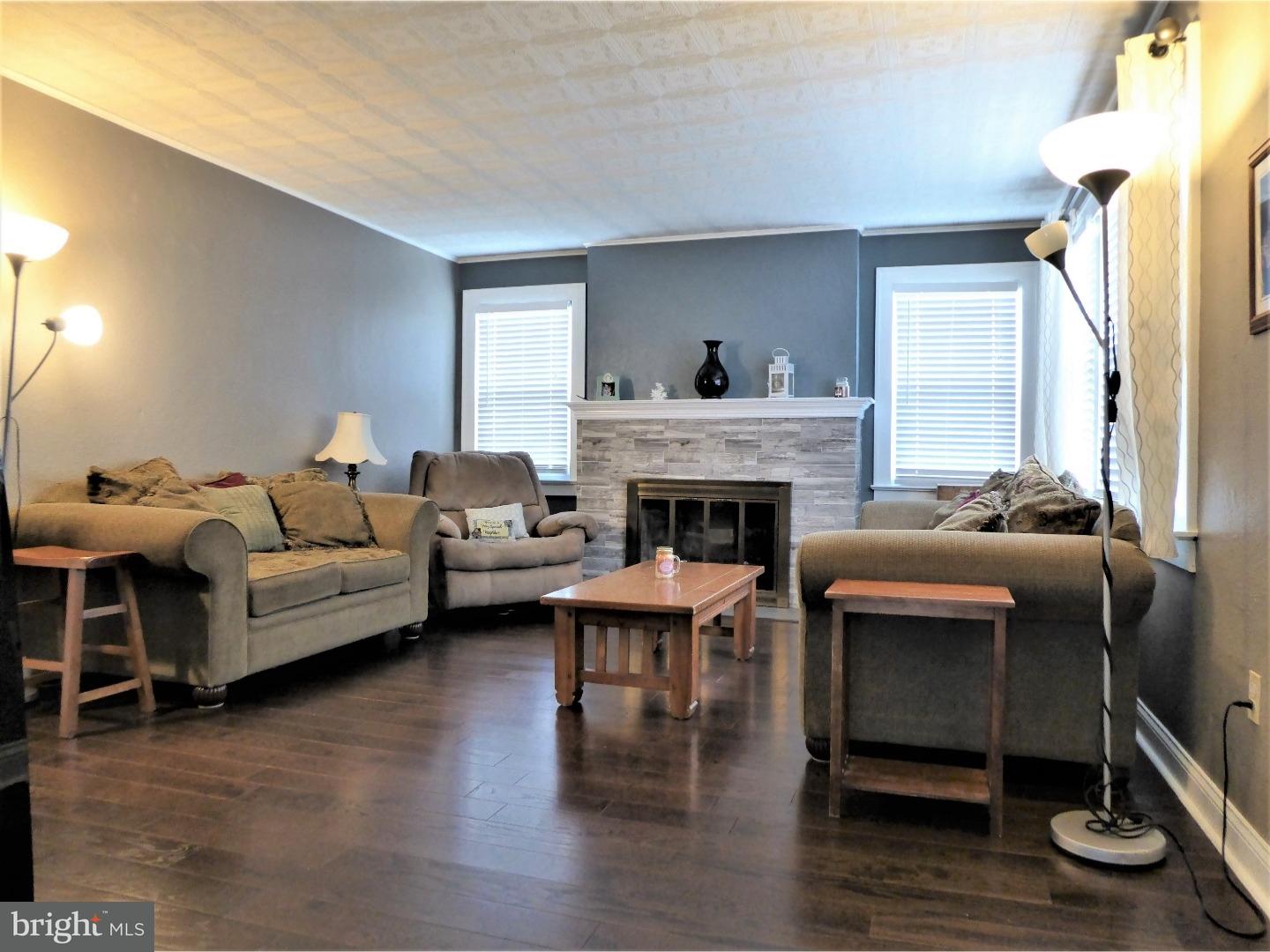 2734 Quakerbridge Road Hamilton, NJ 08619 - Photo 3 of 23 Living Room