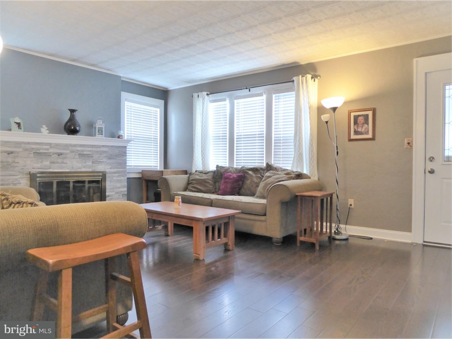 2734 Quakerbridge Road Hamilton, NJ 08619 - Photo 4 of 23 Living Room