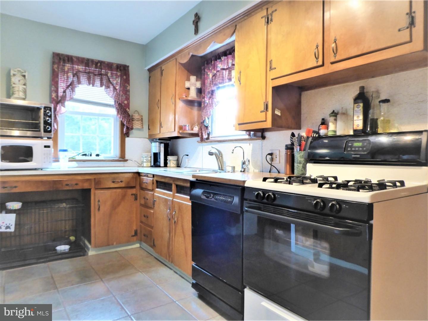 2734 Quakerbridge Road Hamilton, NJ 08619 - Photo 8 of 23 Kitchen
