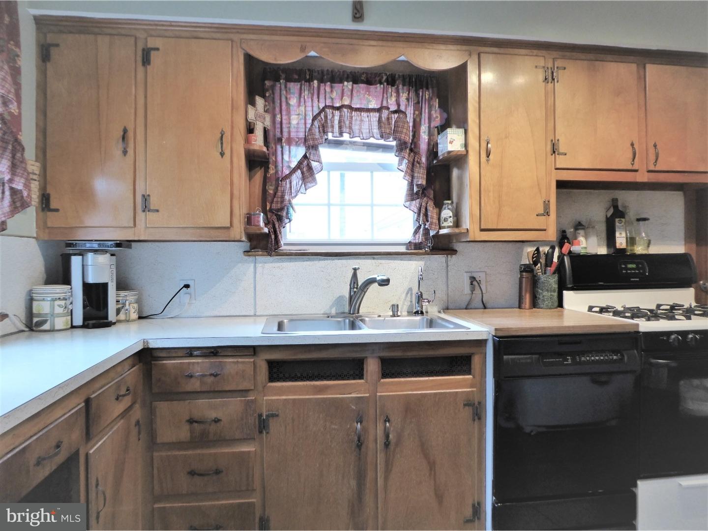2734 Quakerbridge Road Hamilton, NJ 08619 - Photo 9 of 23 Kitchen