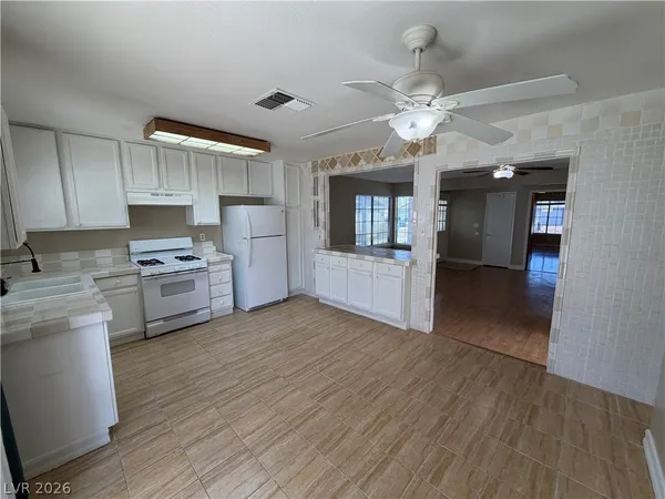 $1,695 | 1912 Harvest Drive, Las Vegas, NV 89108