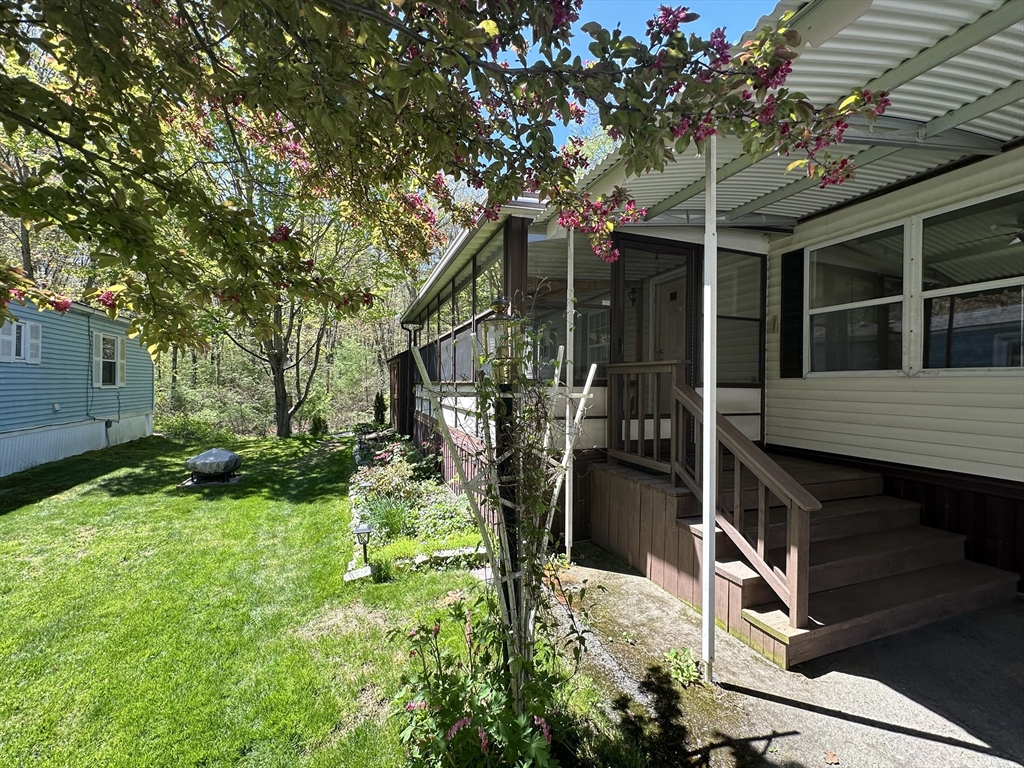 42 Adams Road, Unit 3 Greenfield, MA 01301 - Photo 4 of 31 Gallery Image 4