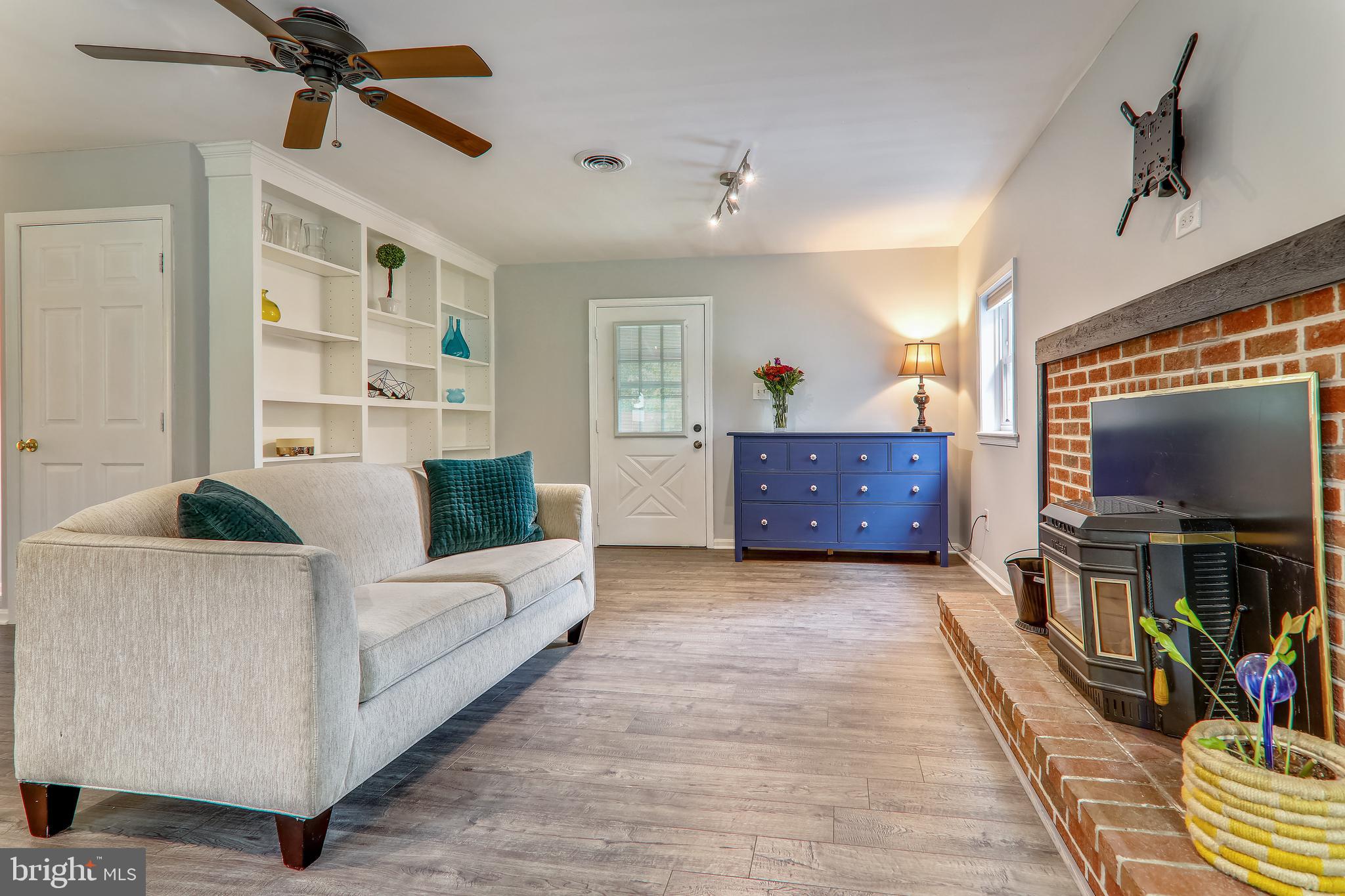 2812 Derek Road Alexandria, VA 22306 - Photo 6 of 54 Living Rm w/ built in's, fireplace, door to yard
