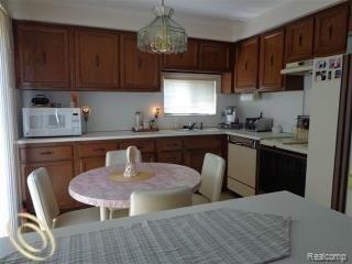 32978 Cedar Ridge Court, Unit 25 Warren, MI 48093 - Photo 2 of 8 Kitchen