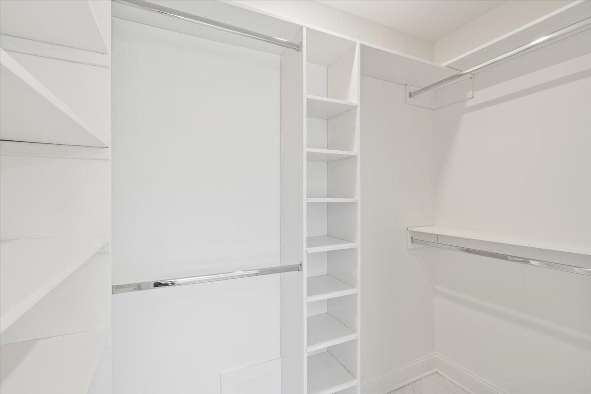 5600 Normandy Road Memphis, TN 38120 - Photo 21 of 28 View of walk in closet