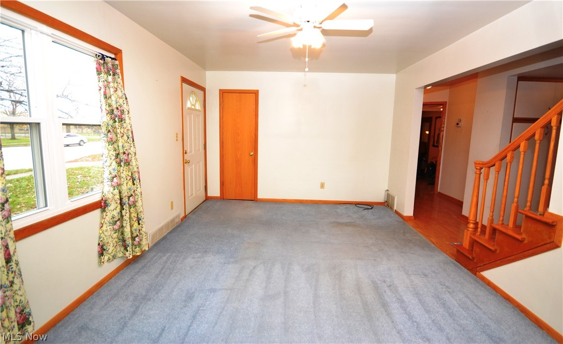 5289 Smith Road Brook Park, OH 44142 - Photo 3 of 27