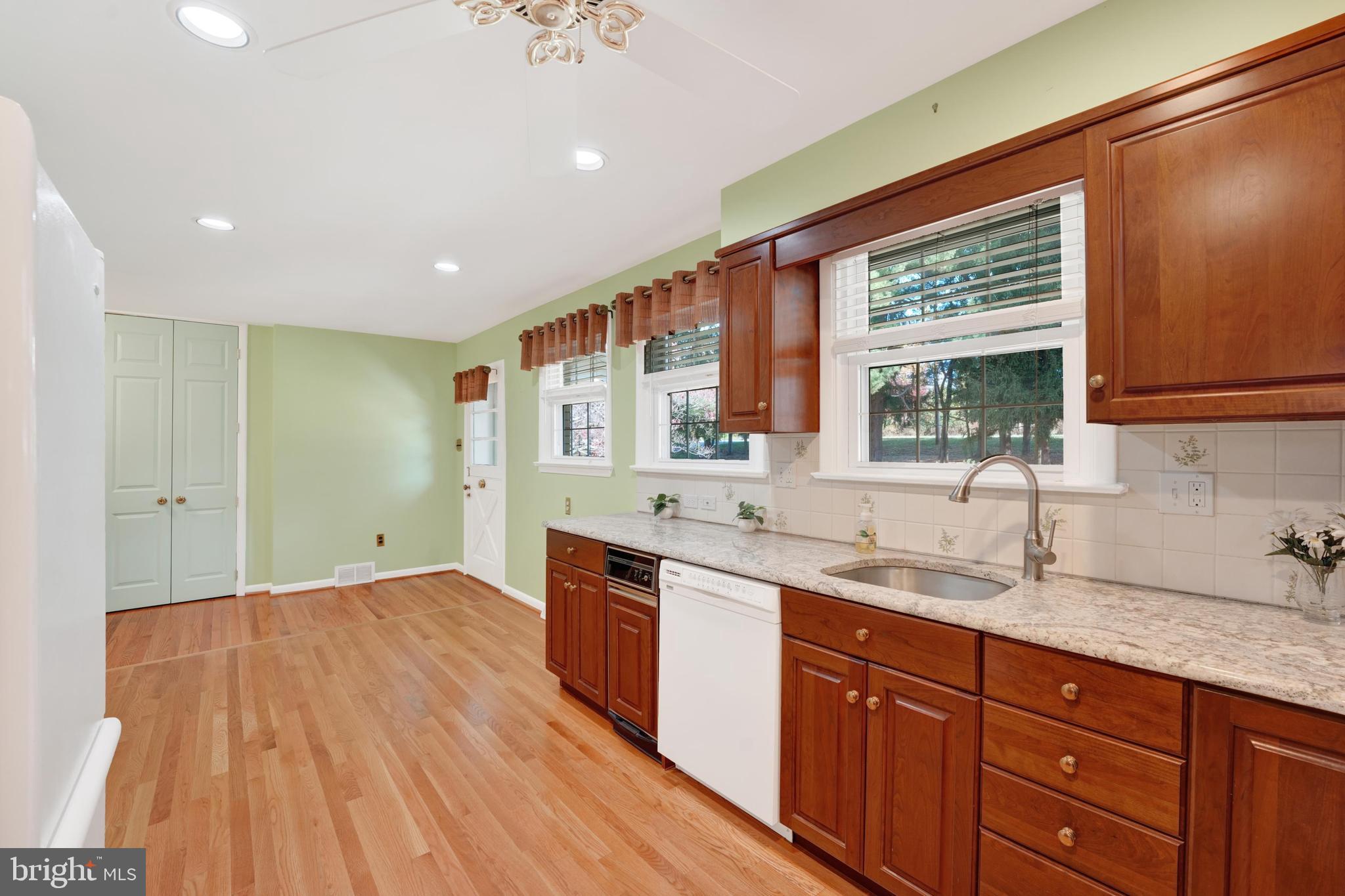 321 Possum Park Road Newark, DE 19711 - Photo 11 of 47 Solid Wood Cabinetry