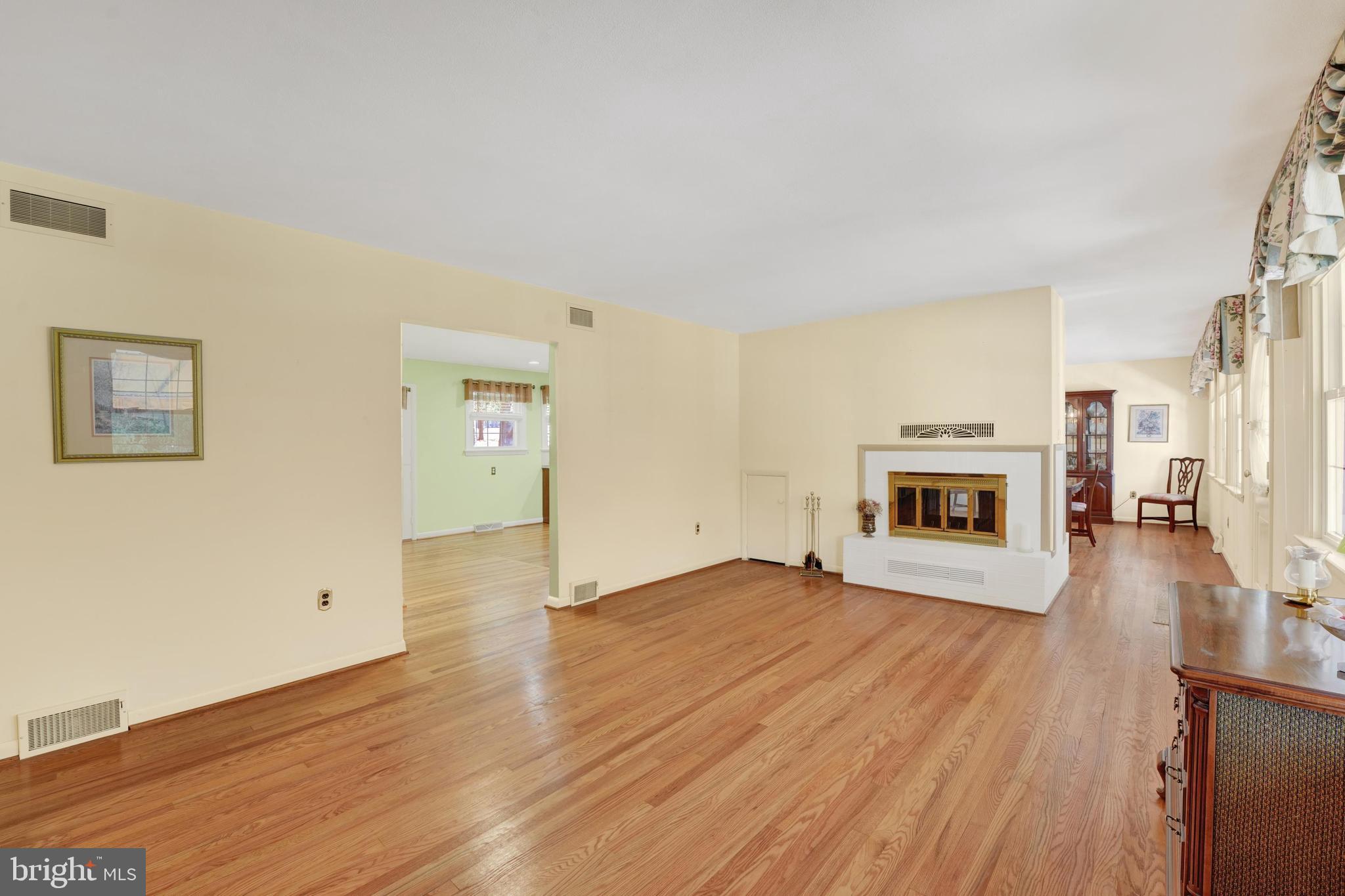 321 Possum Park Road Newark, DE 19711 - Photo 4 of 47 Hardwoods on Main Floor