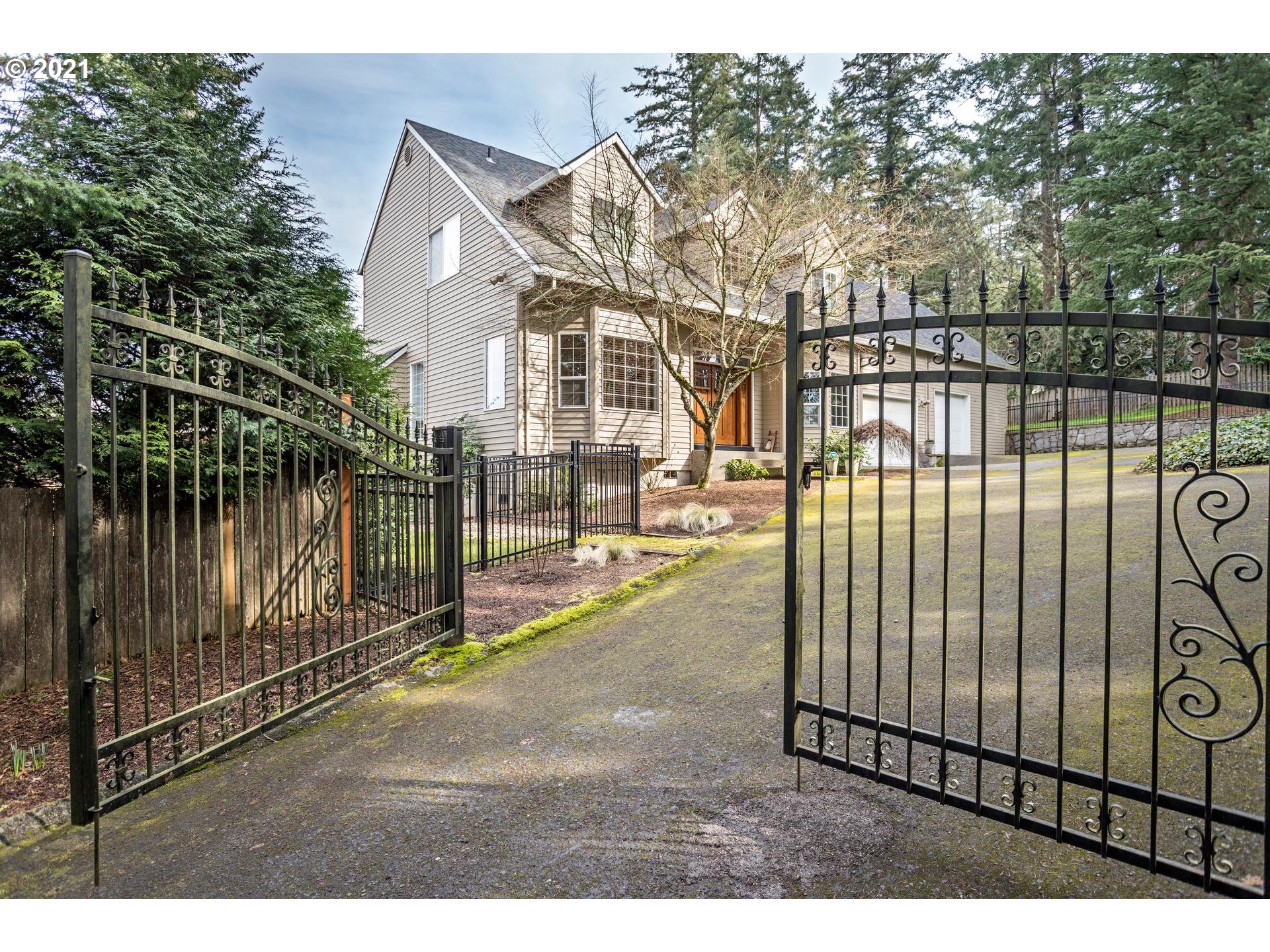 12024 Southwest Lesser Road Portland, OR 97219 - Photo 2 of 32 Gallery Image 2