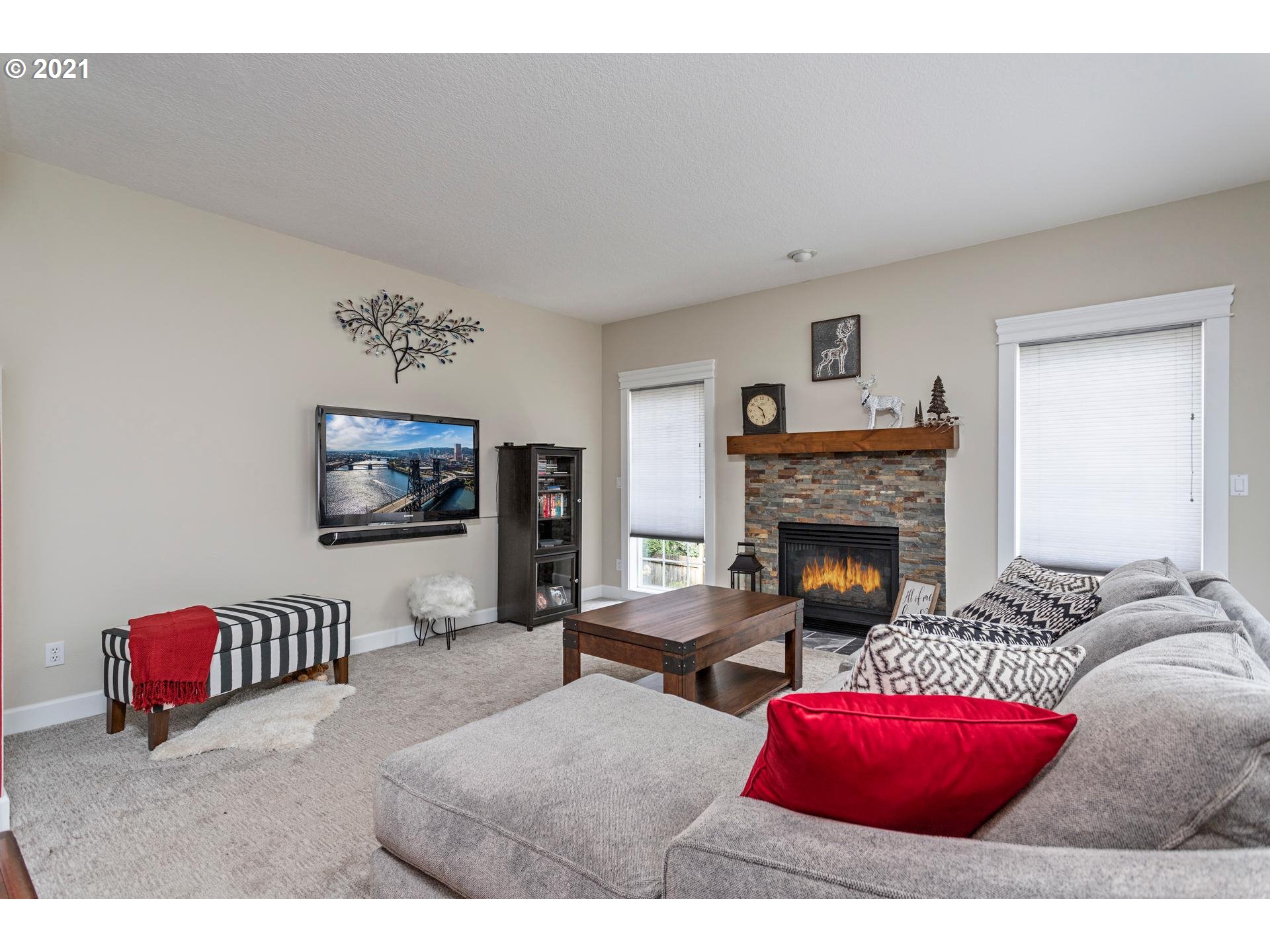 12024 Southwest Lesser Road Portland, OR 97219 - Photo 15 of 32 Gallery Image 15