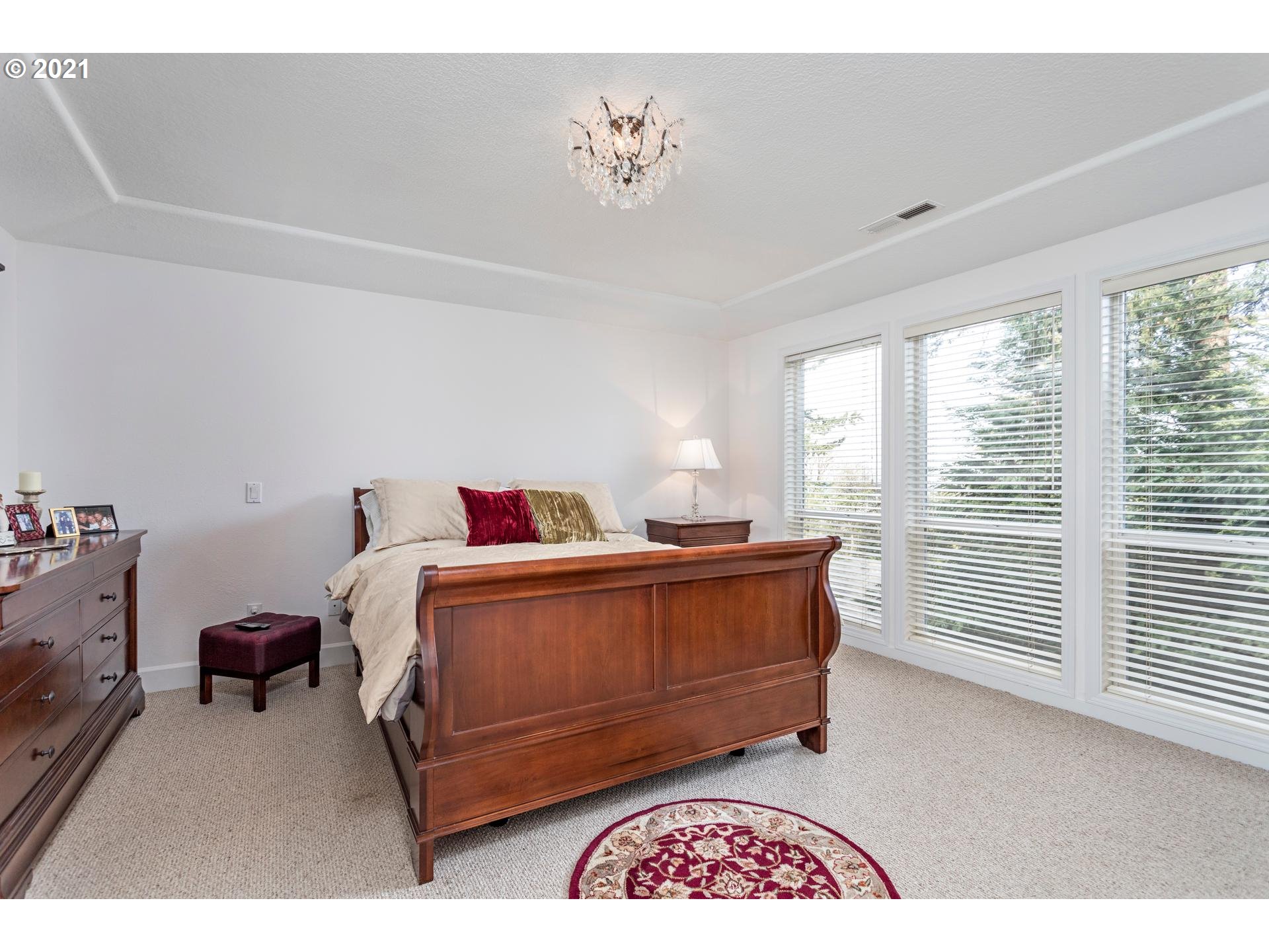 12024 Southwest Lesser Road Portland, OR 97219 - Photo 17 of 32 Gallery Image 17