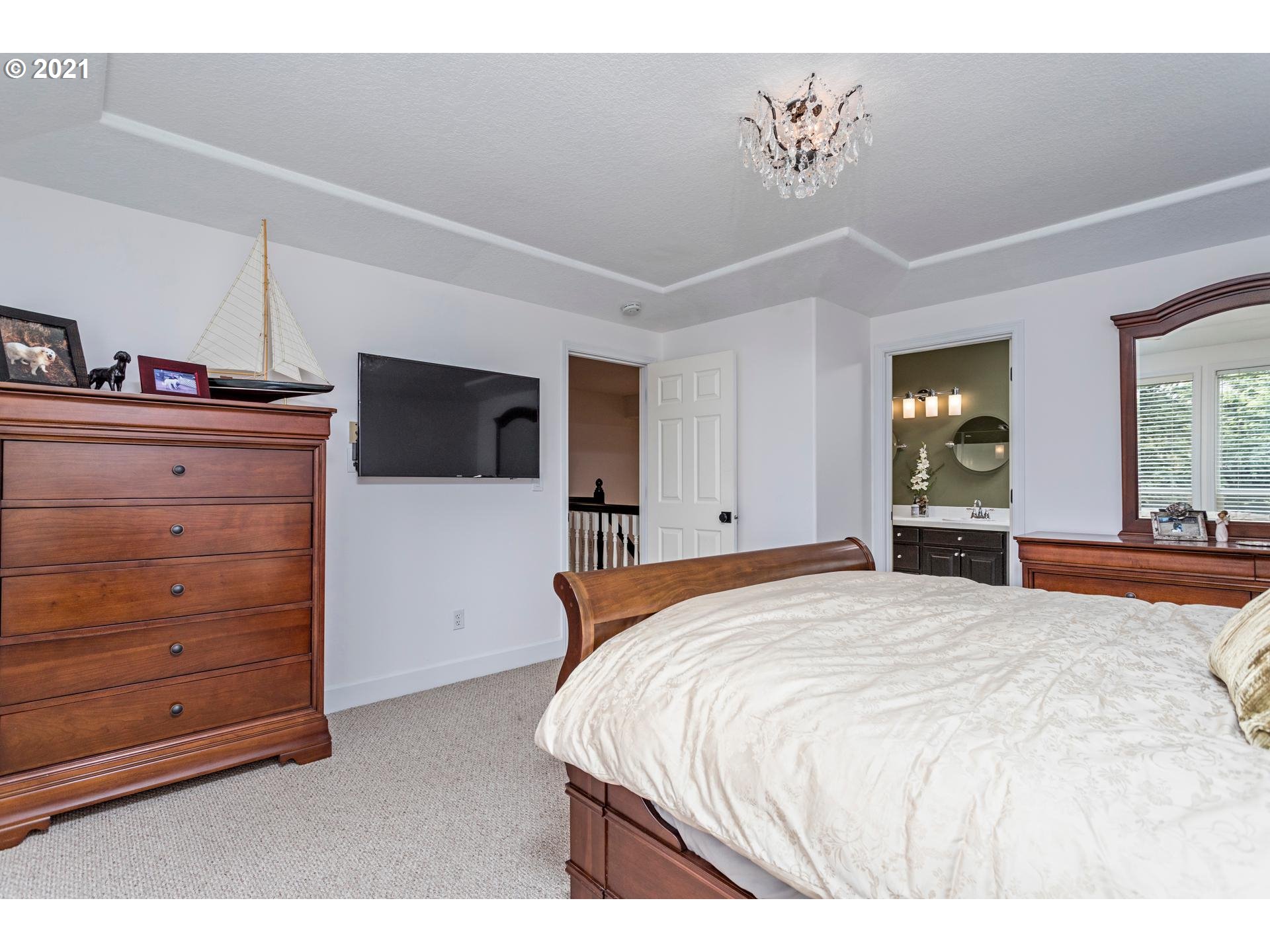 12024 Southwest Lesser Road Portland, OR 97219 - Photo 18 of 32 Gallery Image 18