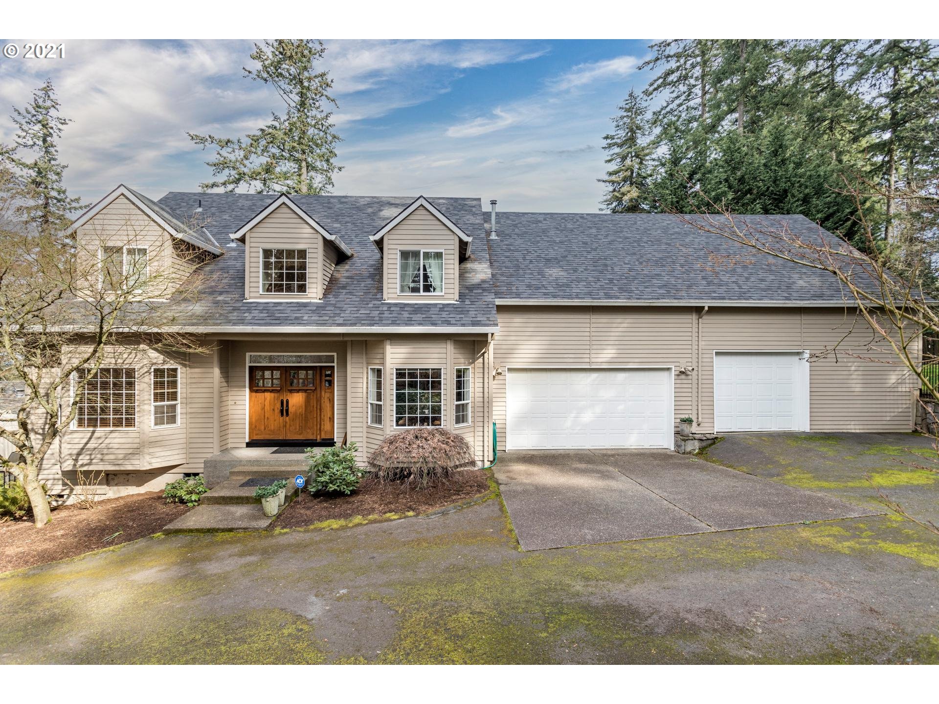 12024 Southwest Lesser Road Portland, OR 97219 - Photo 3 of 32 Gallery Image 3