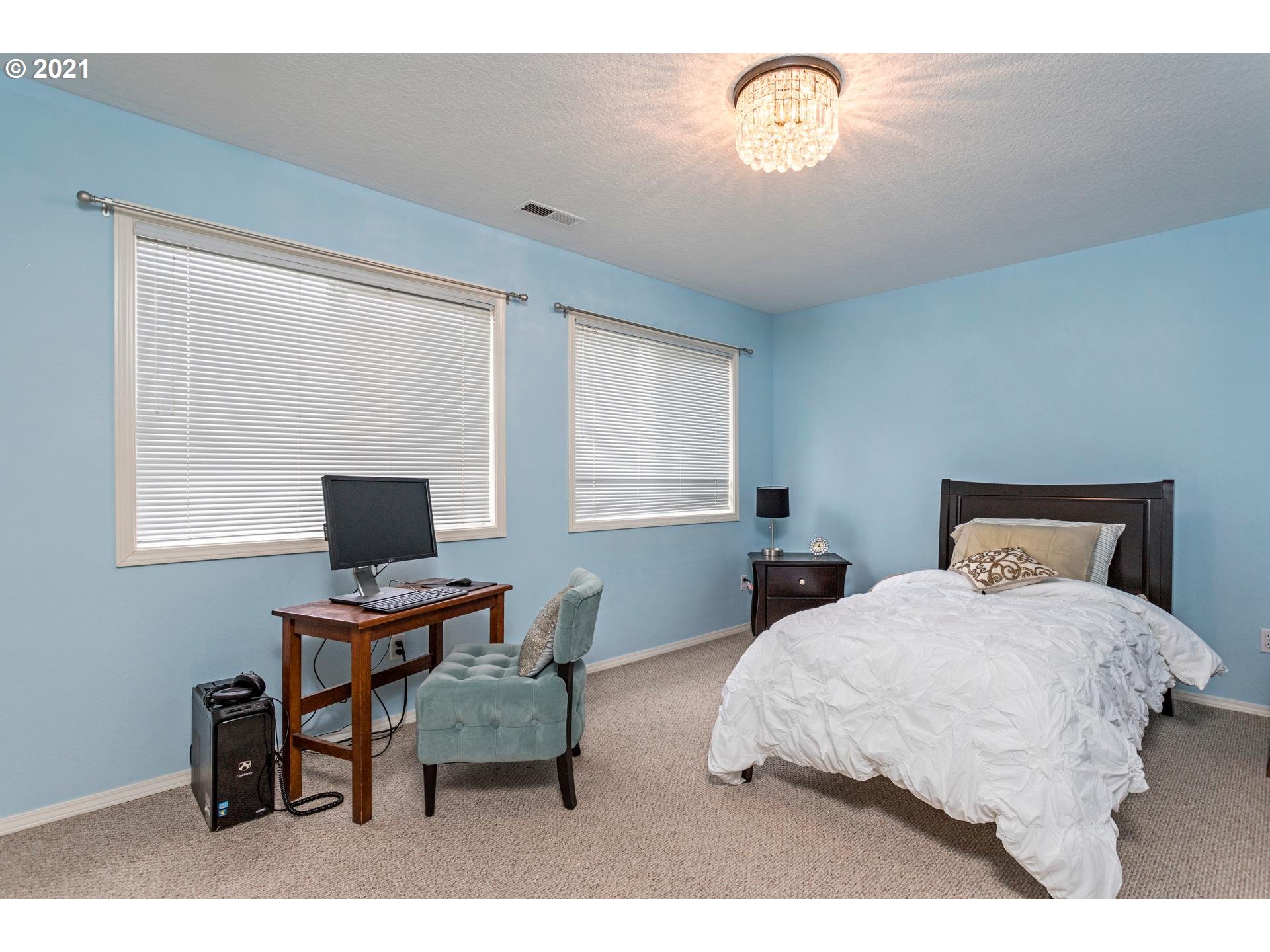 12024 Southwest Lesser Road Portland, OR 97219 - Photo 23 of 32 Gallery Image 23