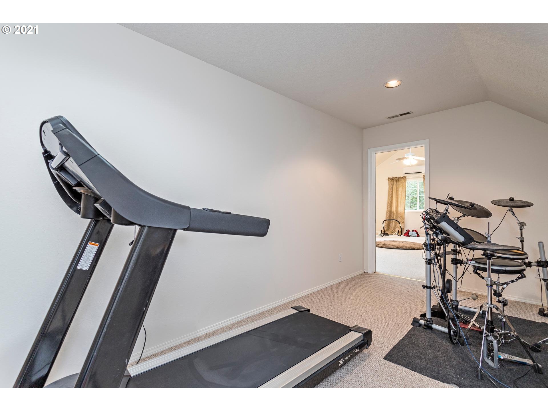 12024 Southwest Lesser Road Portland, OR 97219 - Photo 24 of 32 Gallery Image 24