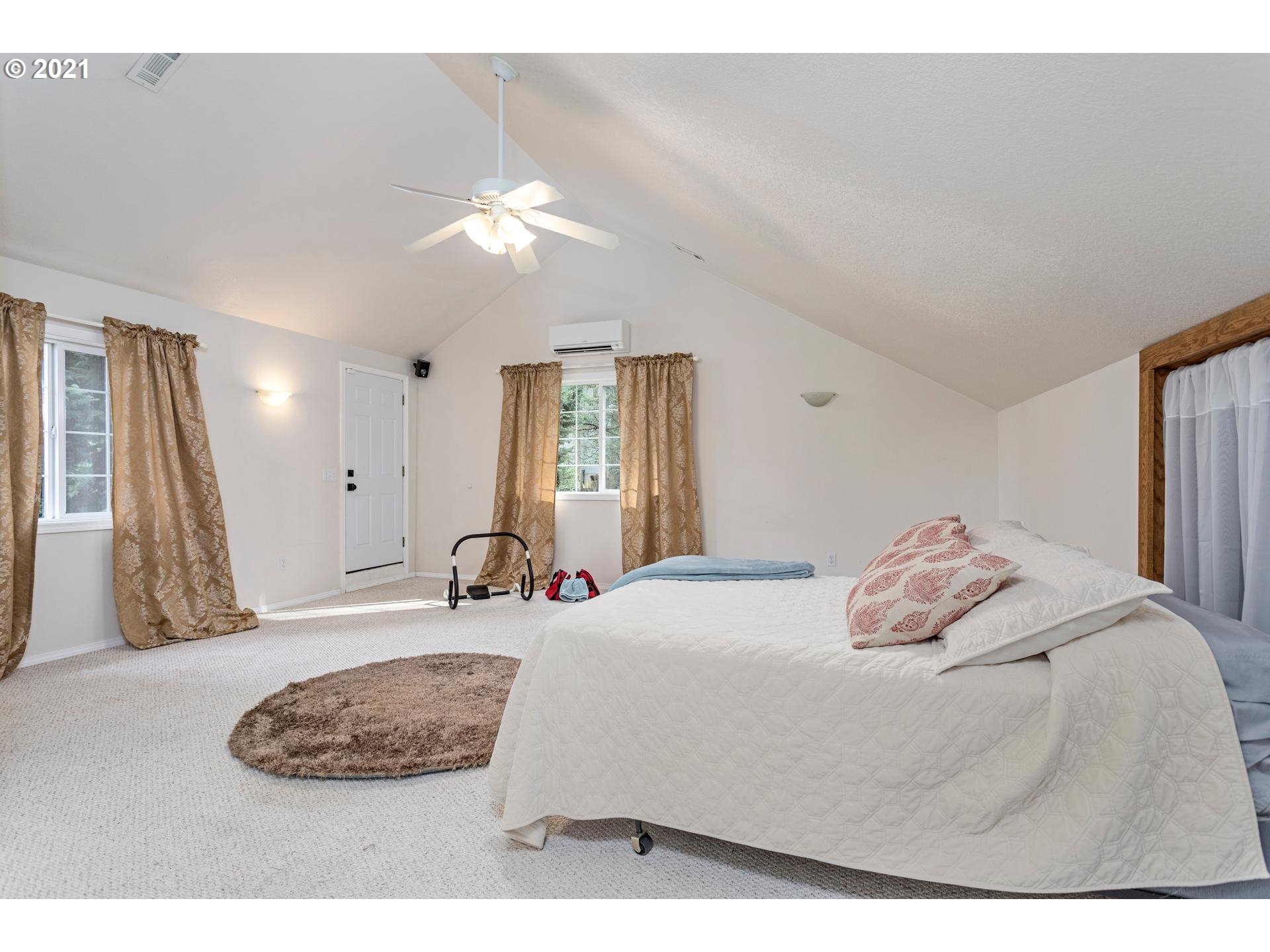 12024 Southwest Lesser Road Portland, OR 97219 - Photo 25 of 32 Gallery Image 25