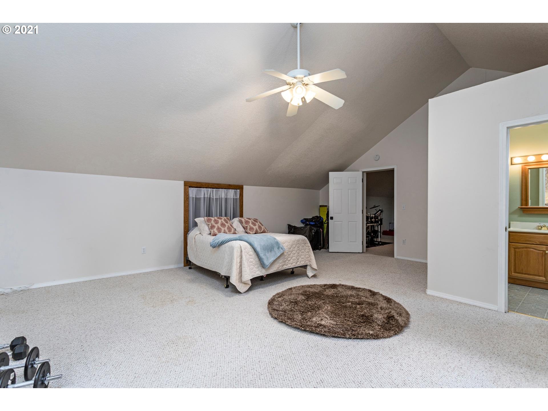12024 Southwest Lesser Road Portland, OR 97219 - Photo 26 of 32 Gallery Image 26