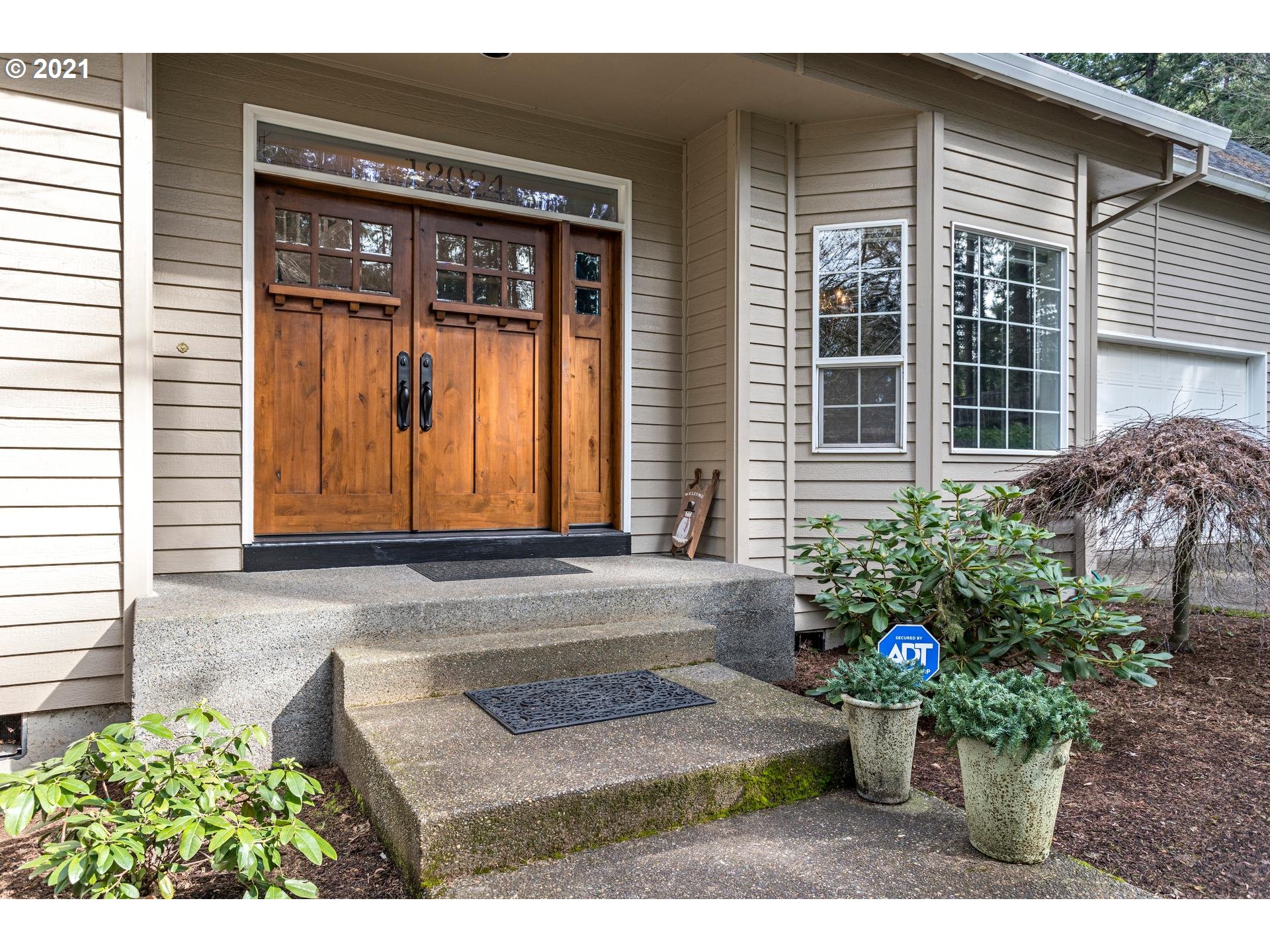 12024 Southwest Lesser Road Portland, OR 97219 - Photo 5 of 32 Gallery Image 5