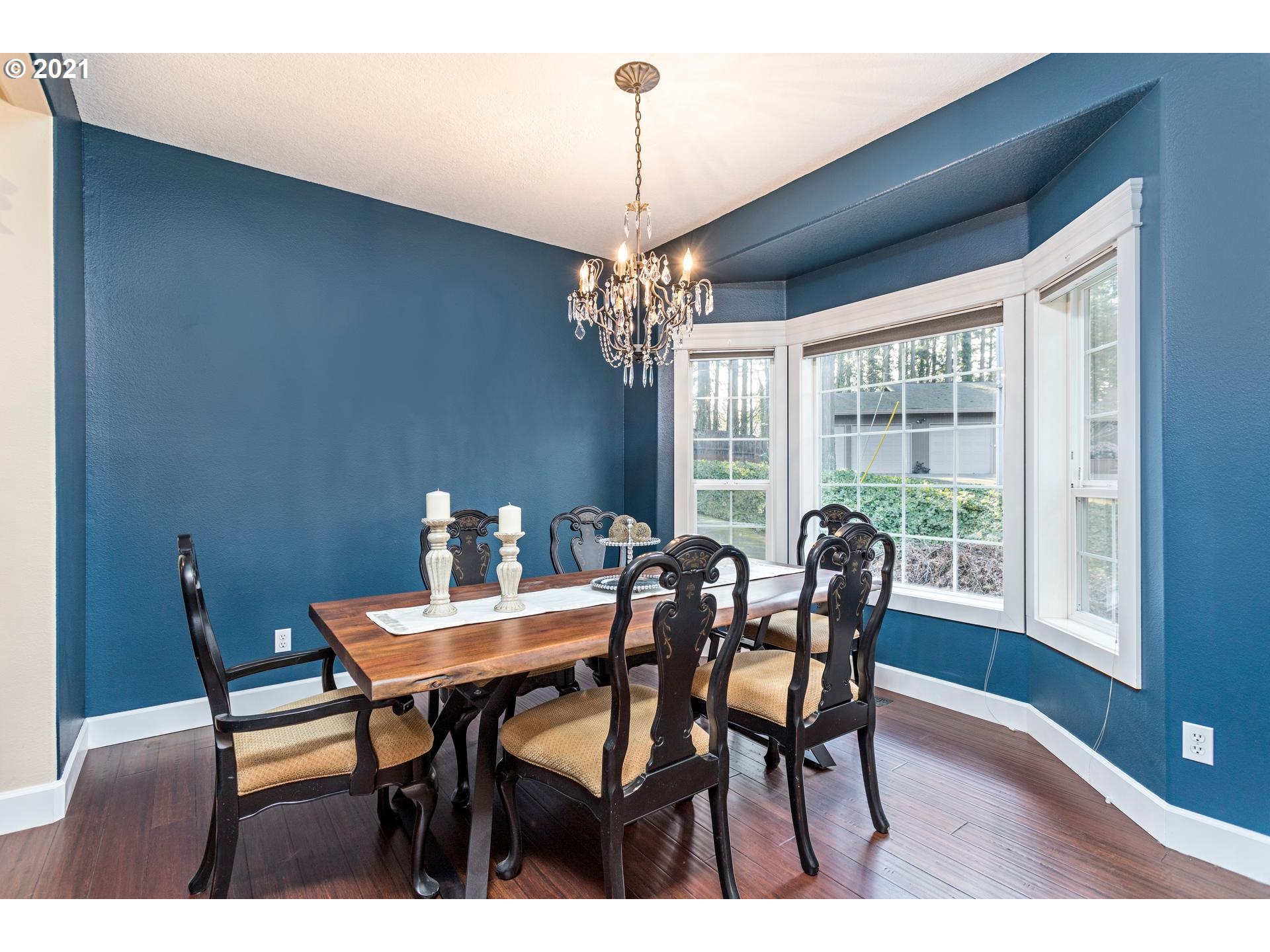 12024 Southwest Lesser Road Portland, OR 97219 - Photo 7 of 32 Gallery Image 7