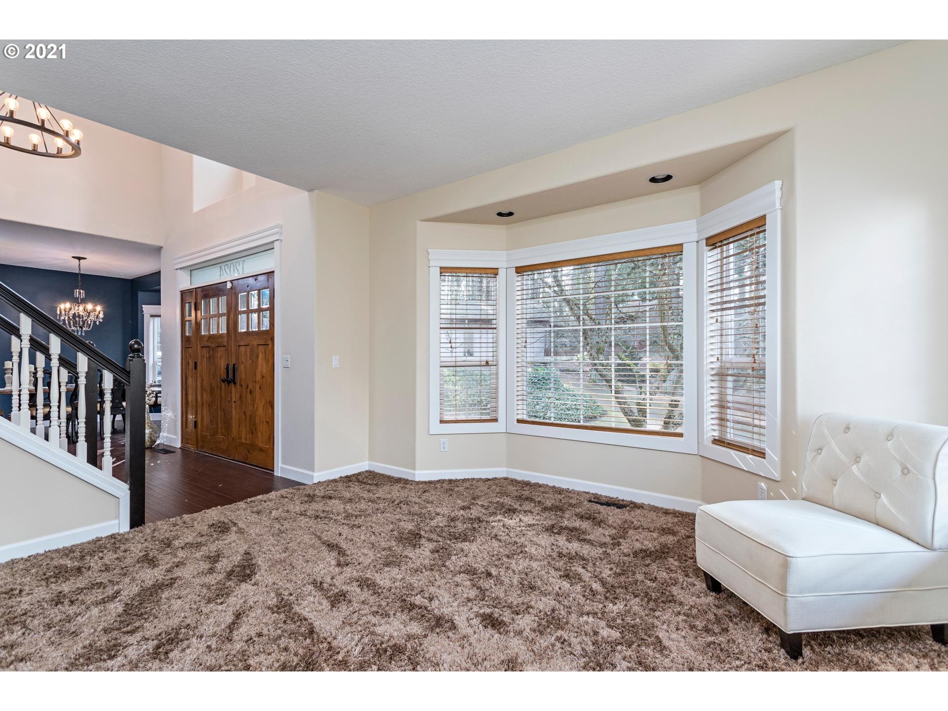 12024 Southwest Lesser Road Portland, OR 97219 - Photo 9 of 32 Gallery Image 9