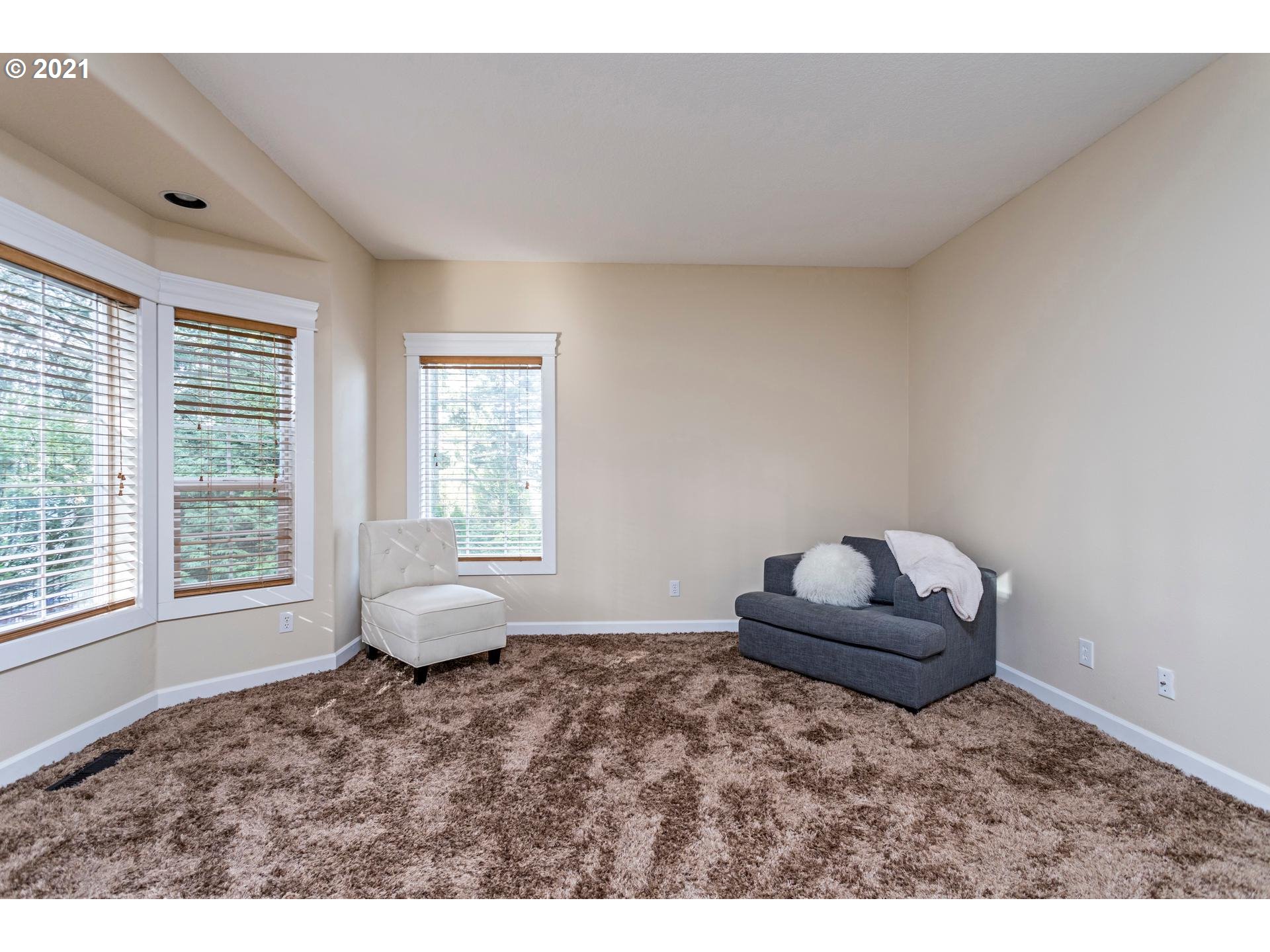 12024 Southwest Lesser Road Portland, OR 97219 - Photo 10 of 32 Gallery Image 10