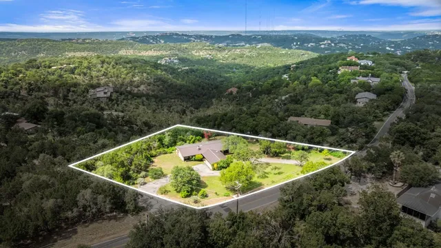 a view of a back yard from a balcony