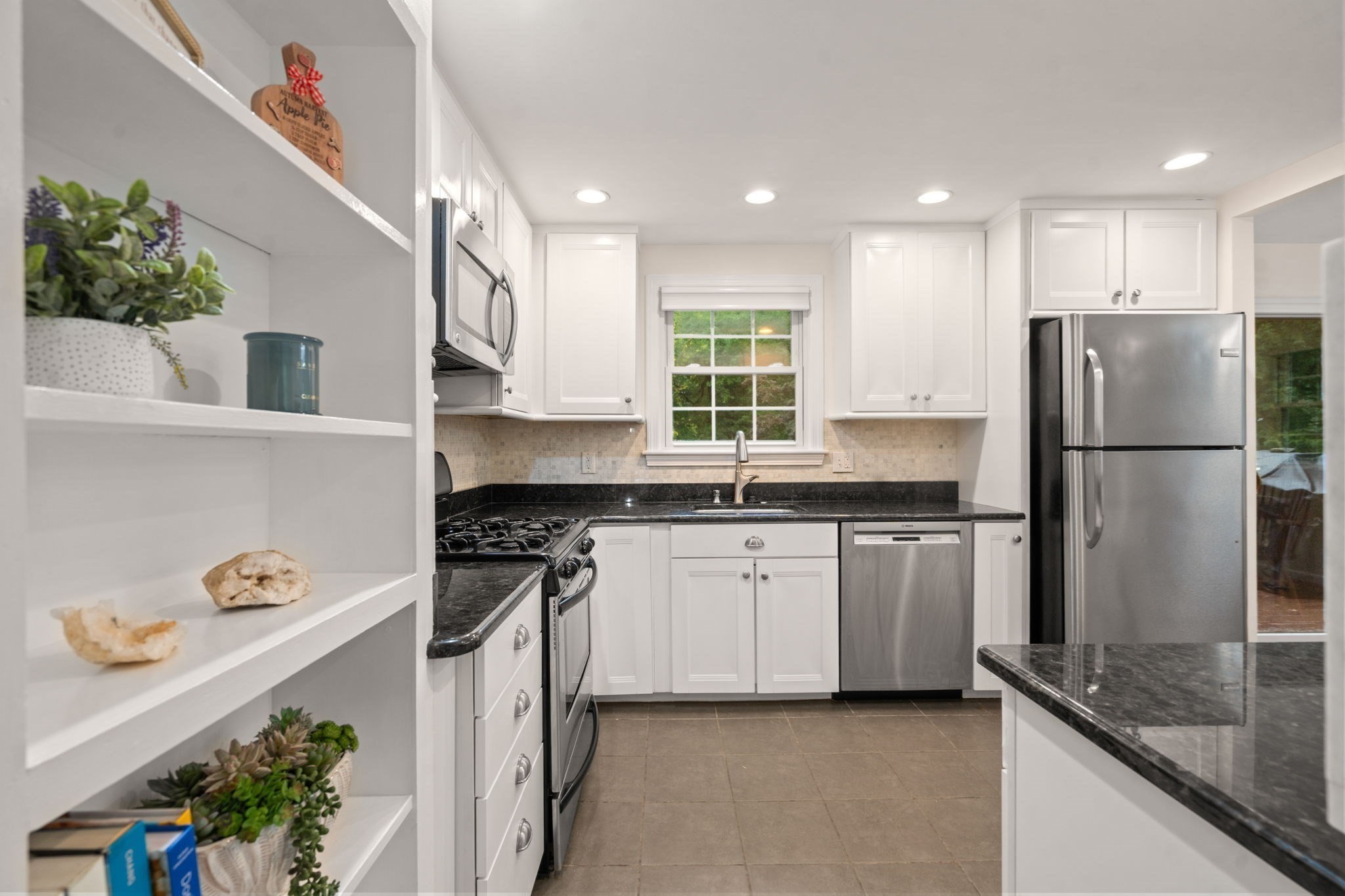 4 Woodmere Road Framingham, MA 01701 - Photo 4 of 24 Gallery Image 4