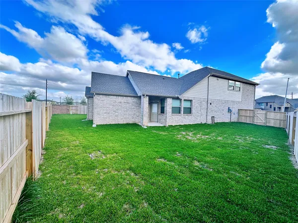 $2,300 | 967 Malibu Shr Lane, Katy, TX 77493