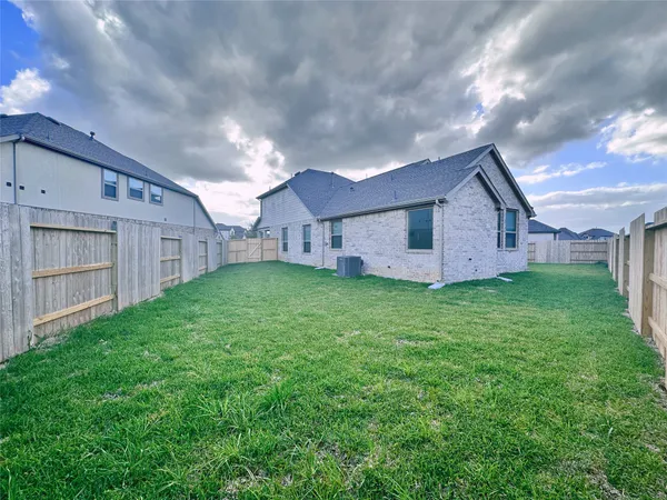$2,300 | 967 Malibu Shr Lane, Katy, TX 77493