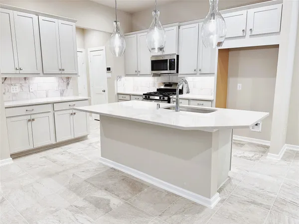 $2,300 | 967 Malibu Shr Lane, Katy, TX 77493