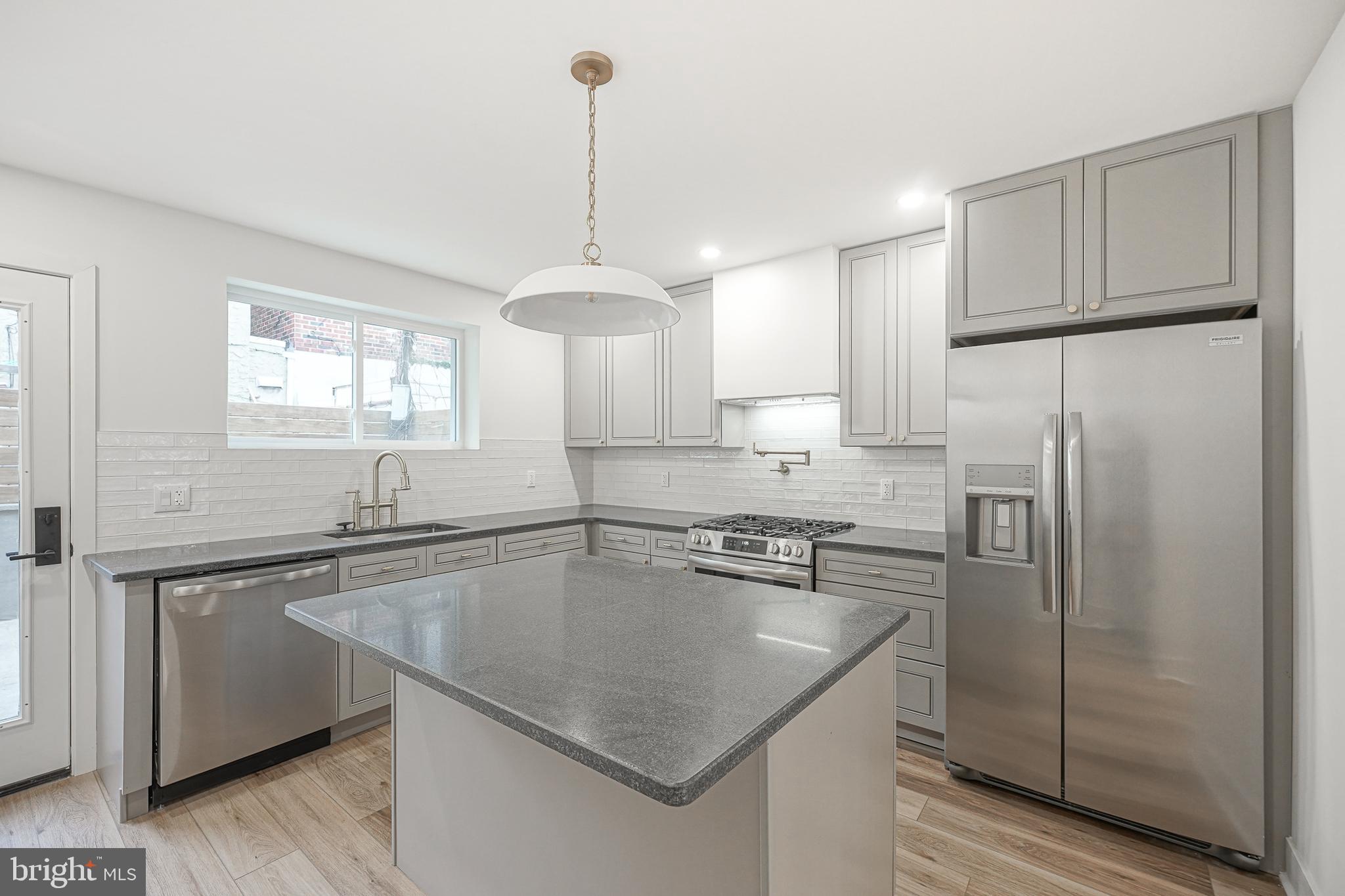 933 Dudley Street Philadelphia, PA 19148 - Photo 14 of 35