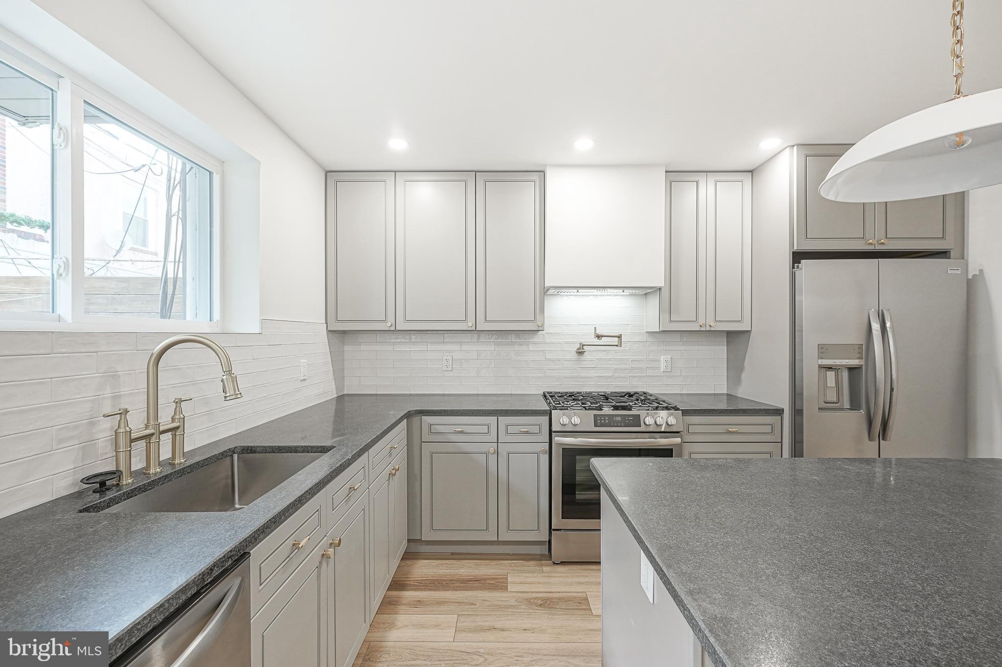 933 Dudley Street Philadelphia, PA 19148 - Photo 15 of 35
