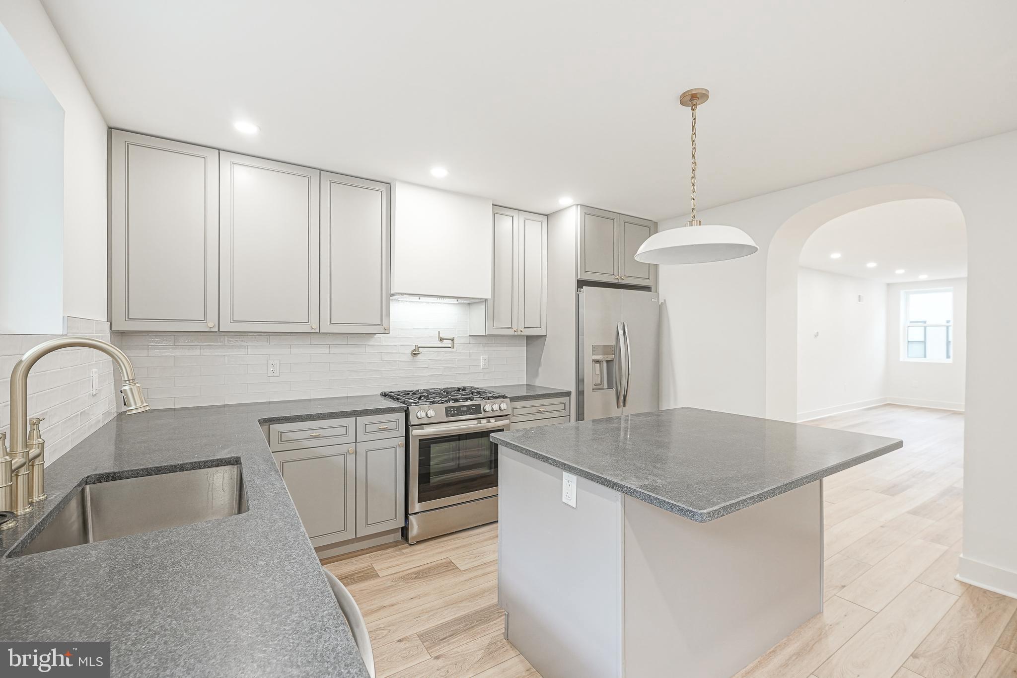 933 Dudley Street Philadelphia, PA 19148 - Photo 16 of 35
