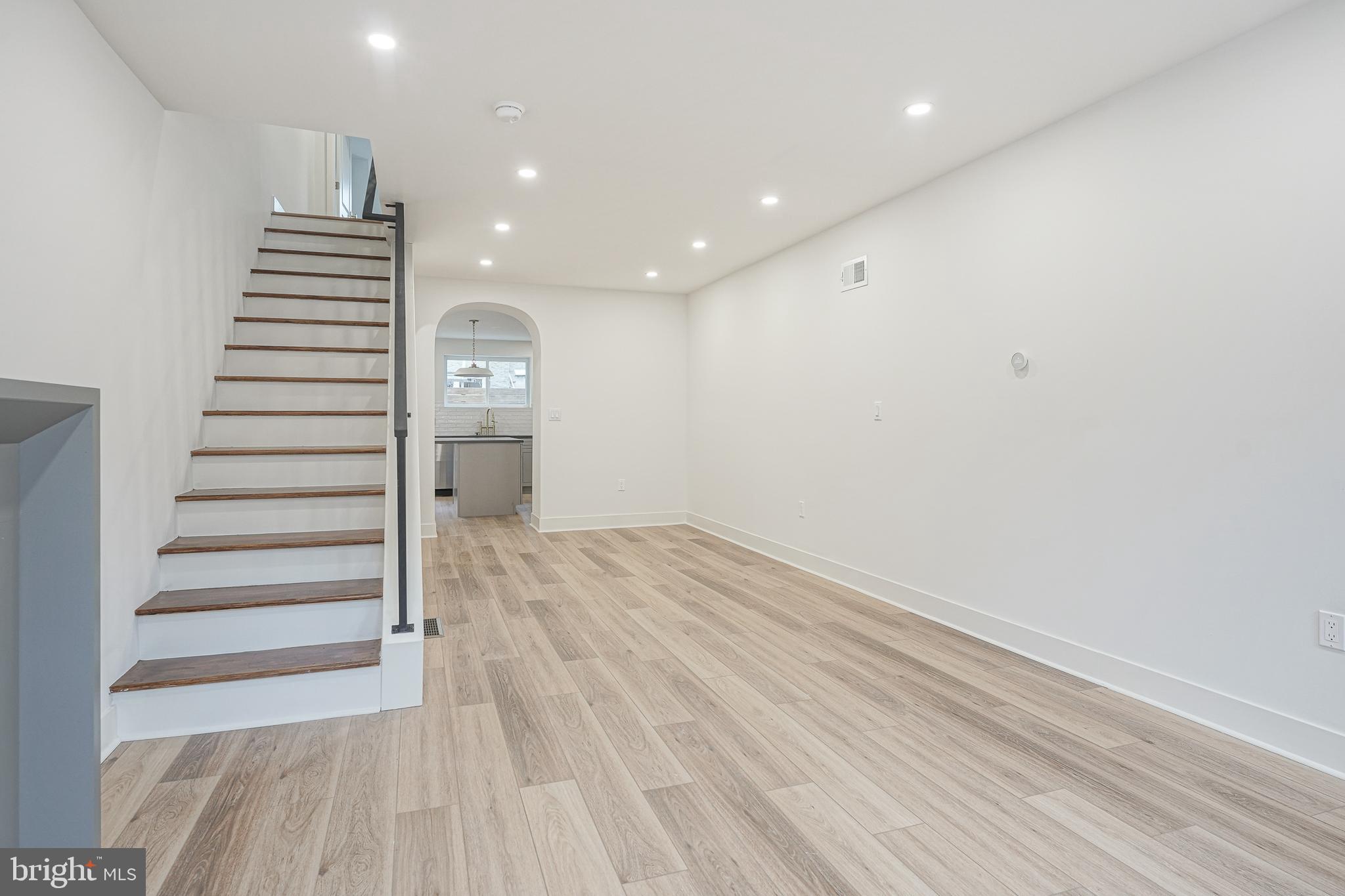 933 Dudley Street Philadelphia, PA 19148 - Photo 4 of 35