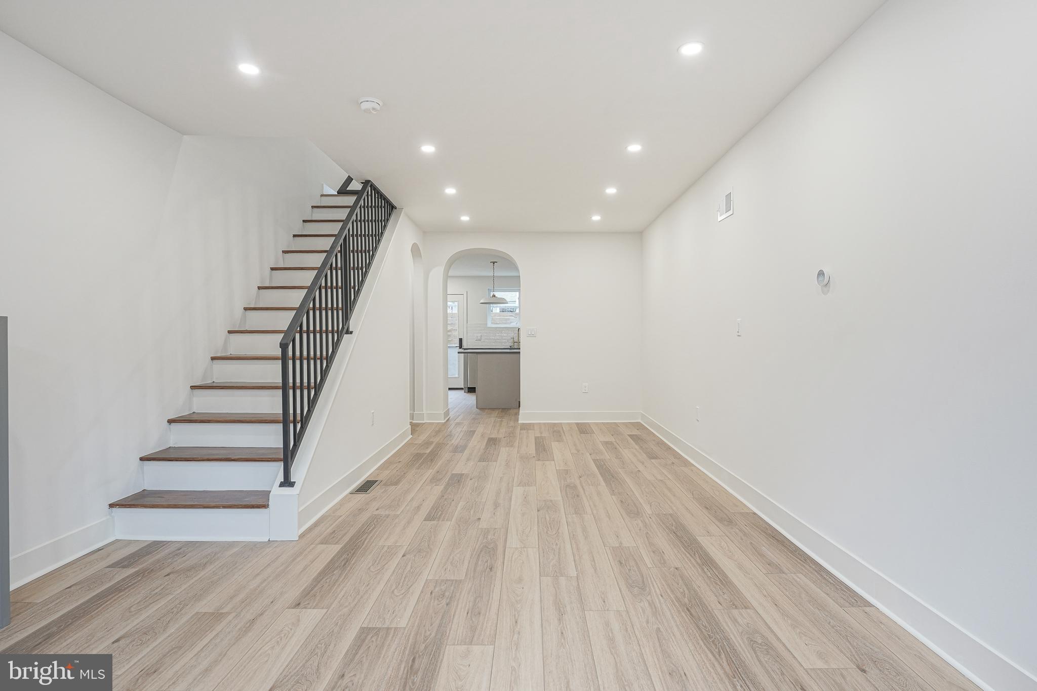 933 Dudley Street Philadelphia, PA 19148 - Photo 5 of 35