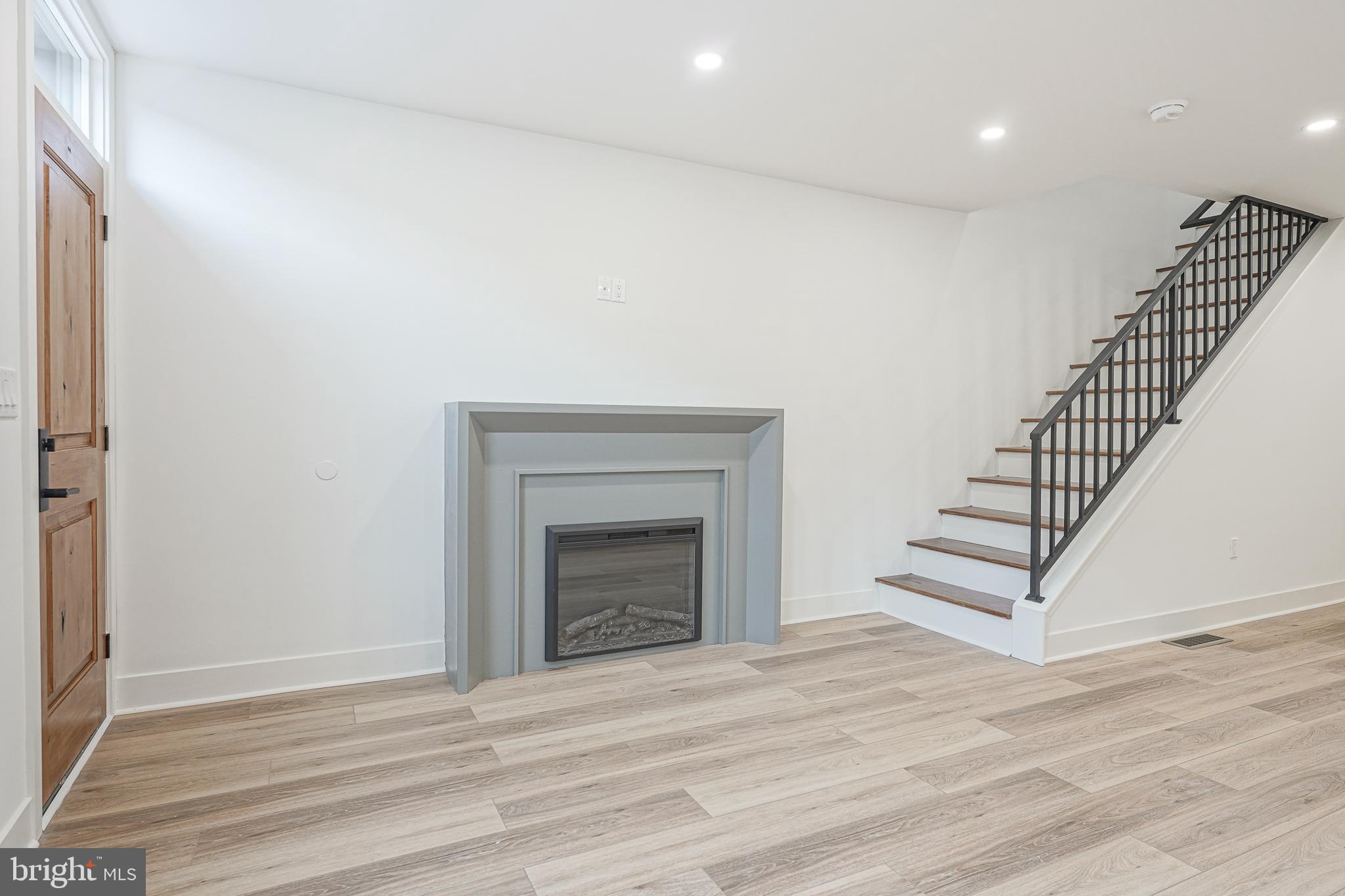933 Dudley Street Philadelphia, PA 19148 - Photo 6 of 35