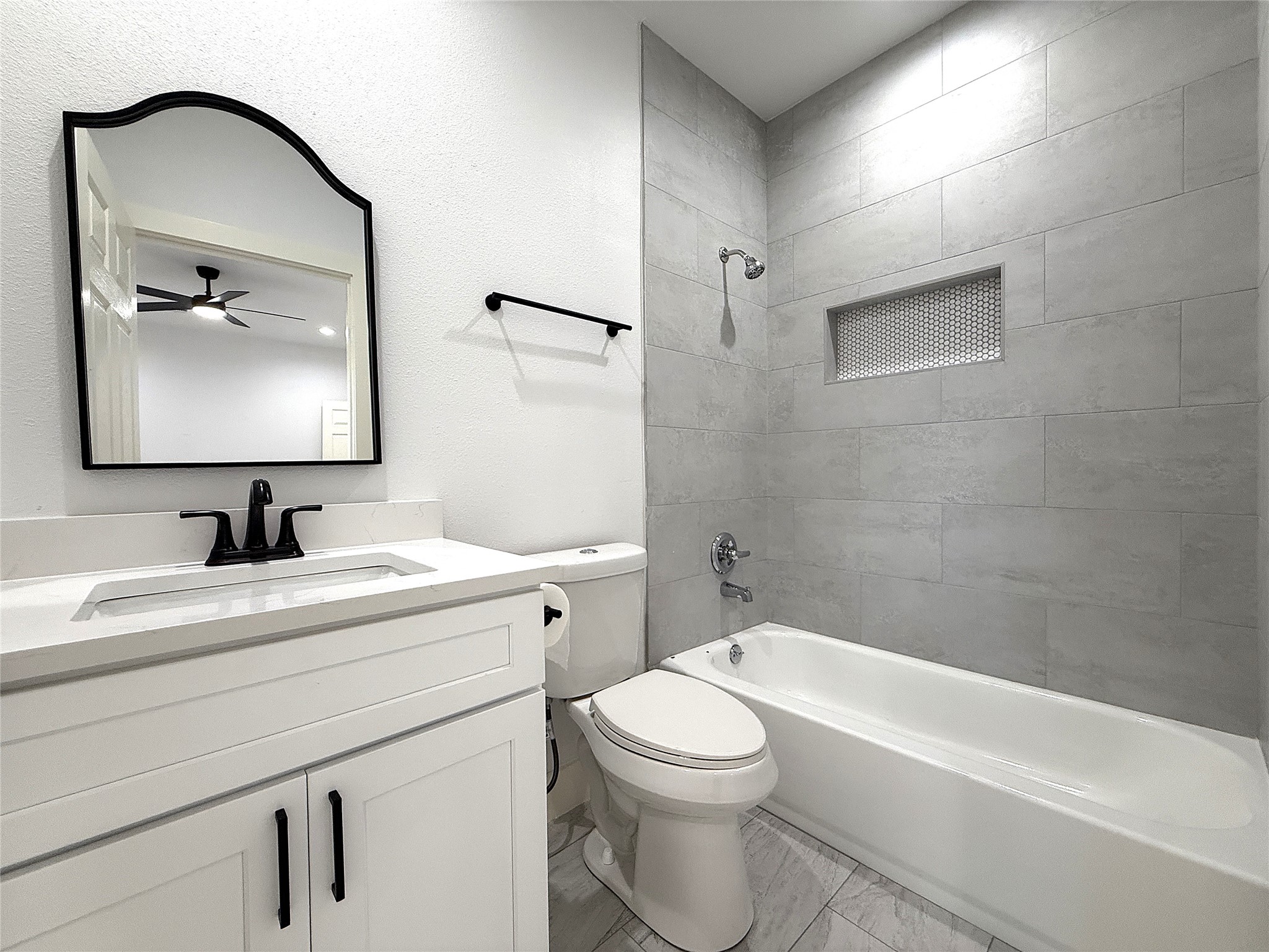 6708 Conley Street, Unit A Houston, TX 77021 - Photo 17 of 24 Primary bath