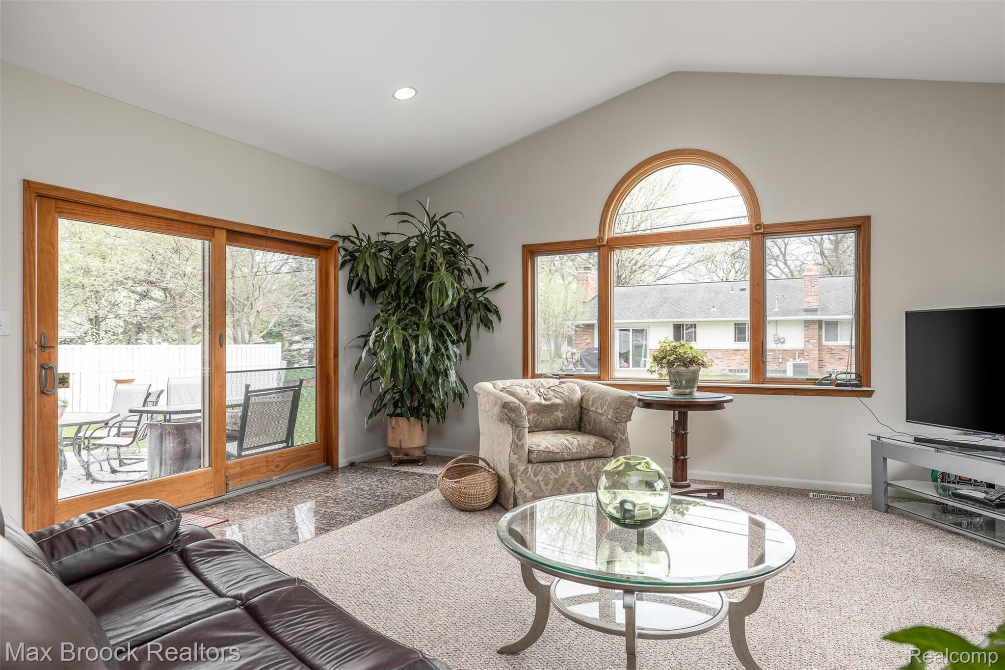 36071 Curtis Road Livonia, MI 48152 - Photo 11 of 29 2E2A9110-Edit.jpg