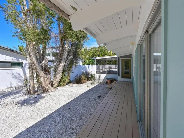 $1,325,000 | 216 Gladiolus Street, Anna Maria, FL 34216