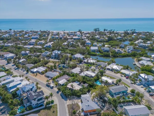 $1,325,000 | 216 Gladiolus Street, Anna Maria, FL 34216