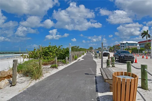$1,325,000 | 216 Gladiolus Street, Anna Maria, FL 34216
