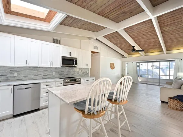 $1,325,000 | 216 Gladiolus Street, Anna Maria, FL 34216