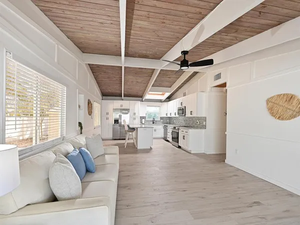 $1,325,000 | 216 Gladiolus Street, Anna Maria, FL 34216