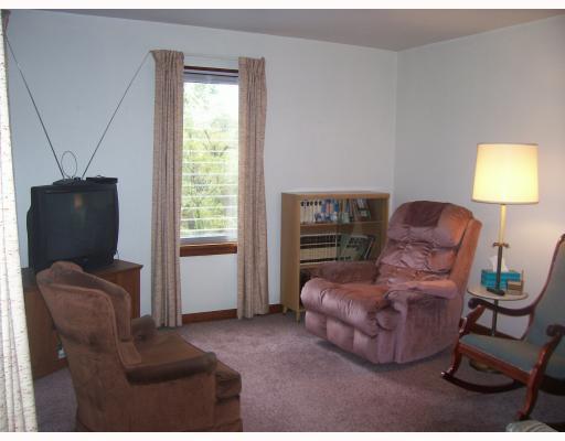 1412 High Road Jefferson Hills, PA 15025 - Photo 10 of 18 Living Room.