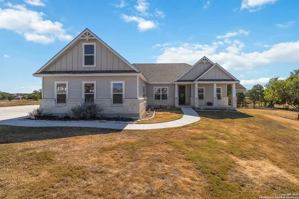 $460,000 | 342 Wood View Circle, Bandera, TX 78003
